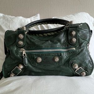 BALENCIAGA
Neo Cagole City Lambskin Leather Tote Bag